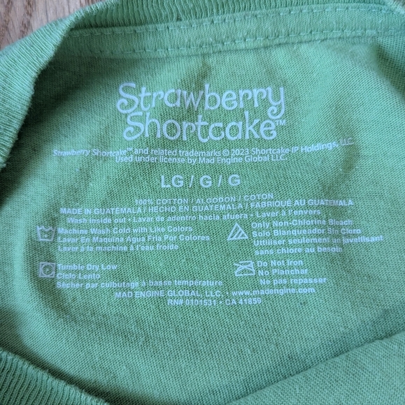 🍓 Strawberry Shortcake Tee – “Kindness Helps Friendship Grow” 🍓 - Picture 4 of 7